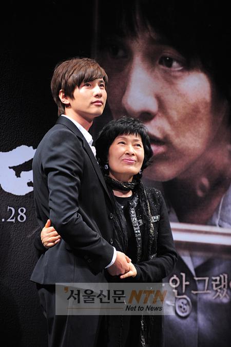 [NOW포토] 원빈-김혜자, 엄마와 아들의 ‘따뜻한 모습’