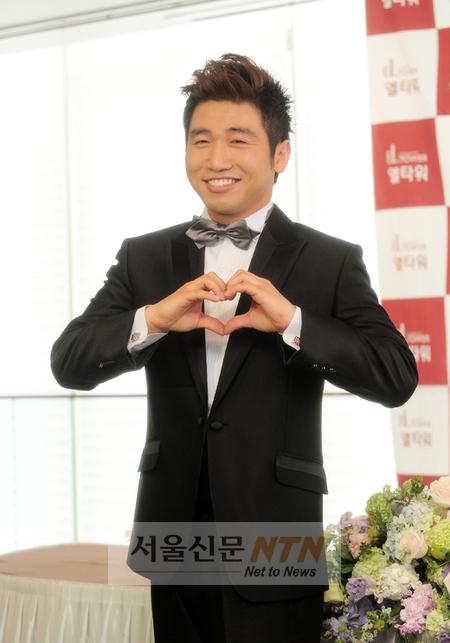 [NOW포토] 유세윤 “자기야~ 내사랑을 받아줘”