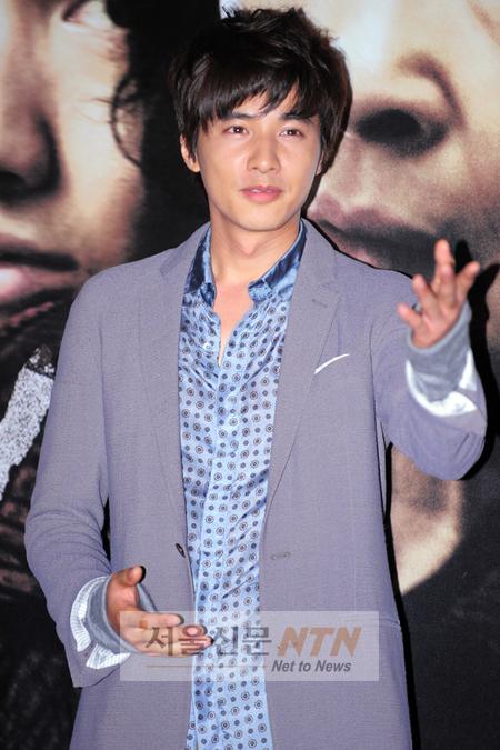 [NOW포토] 원빈 “어머니랑 보러 오세요”