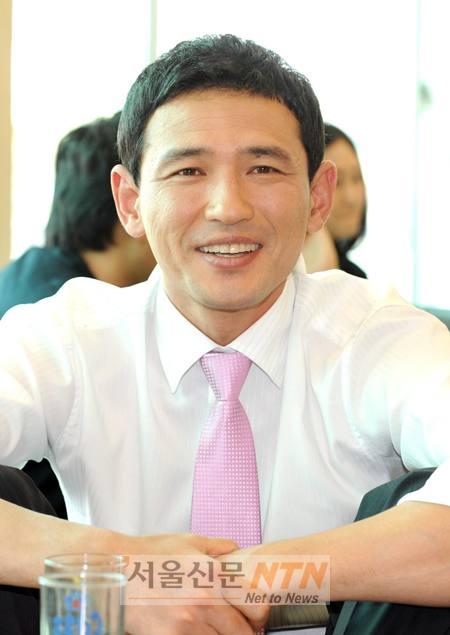 황정민 “저라고 언제까지 주인공 하겠어요?”