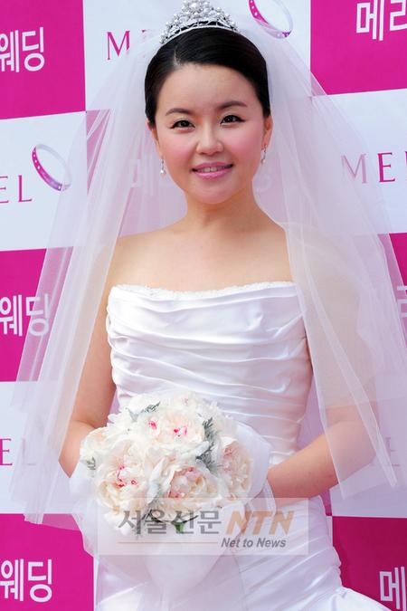 ‘결혼’ 김효진 “2세? ‘다산’ 김지선 따라잡겠다”(일문일답)