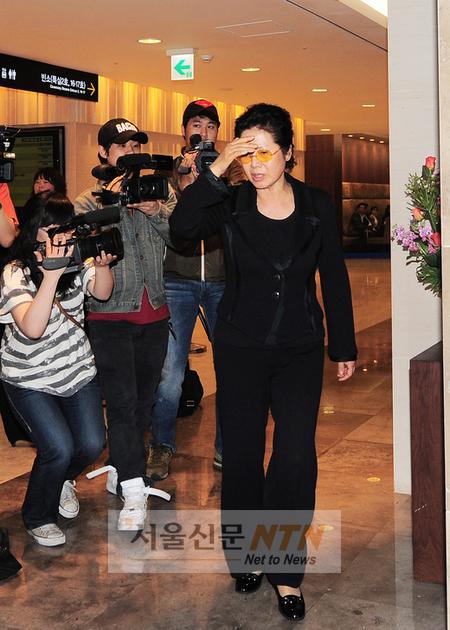 [NOW포토] 슬픔에 젖어 빈소 찾은 선우용녀