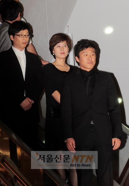 [NOW포토] 故여운계 빈소 찾은 유재석ㆍ박미선ㆍ홍록기