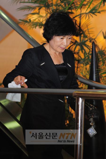 [NOW포토] 김혜자, ‘침통한 표정’으로 조문