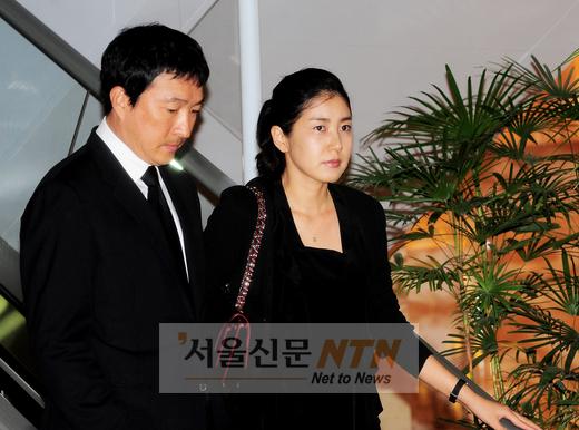 [NOW포토] 이재룡ㆍ유호정 부부, 故여운계 빈소 나란히 조문