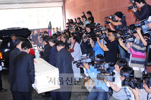[NOW포토] 운구차에 실리는 故 여운계