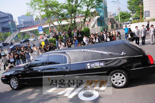 [NOW포토] 장례식장 나서는 故 여운계 운구차량