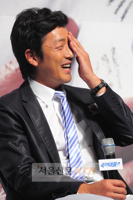[NOW포토] 하정우, 웃을때도 ‘멋진 포즈’
