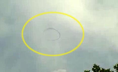 UFO?…하늘서 ‘미스터리 서클’ 출현