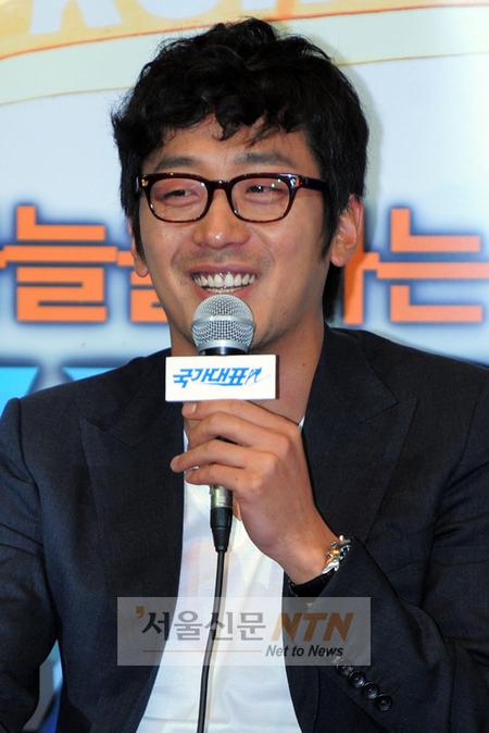 ‘국가대표’ 하정우 “아버지 김용건과 함께 출연”