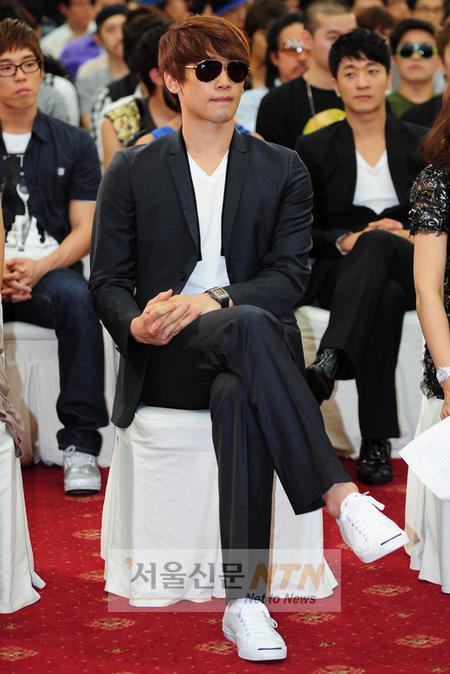 [NOW포토] 진지한 표정의 가수 비