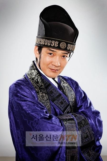 배우 김정현, 미모의 리포터와 11월 결혼