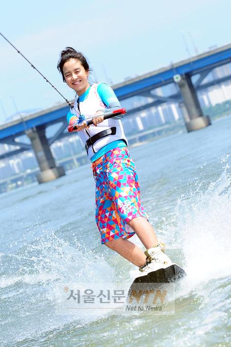 [NOW포토] 송지효 “웨이크보드에 빠져보세요”