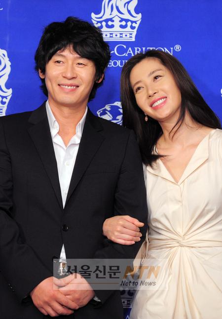새신부 송윤아 “설경구와 뽀뽀할 시간도 없어요”