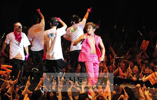 [NOW포토] 이민우, 팬들을 미치게 하는 ‘카리스마’