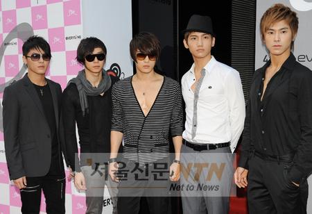 동방신기, 소송 악재 불구 개별 활동은 계속
