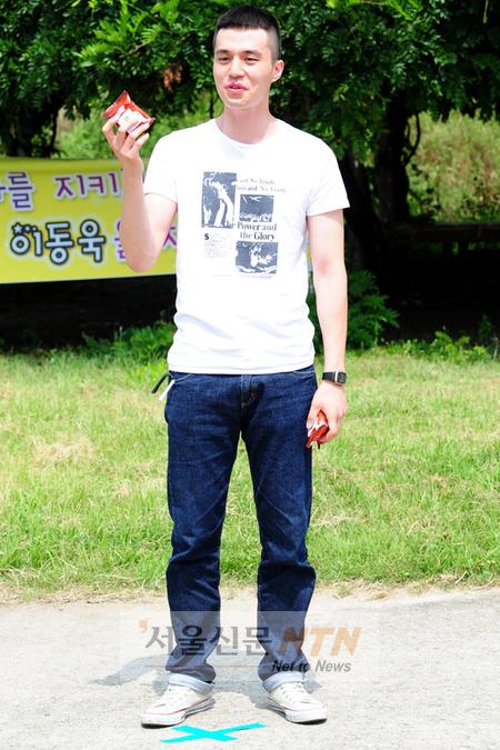 [NOW포토] 이동욱 “초코과자 잘먹을게요”