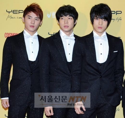 “SM, 동방신기 인권 침해” 12만팬, 인권위 진정