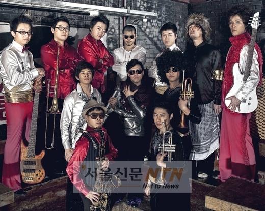커먼그라운드 “방송마다 前대통령 서거…특별한 인연” (인터뷰)