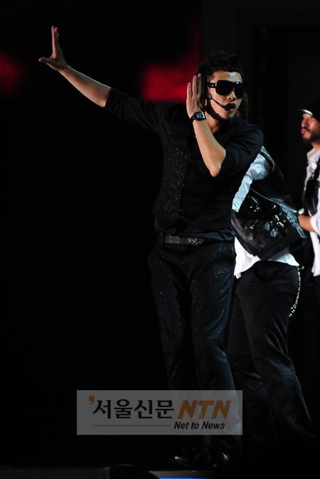 [NOW포토] 비 “여러분의 함성 소리가 듣고싶어요”