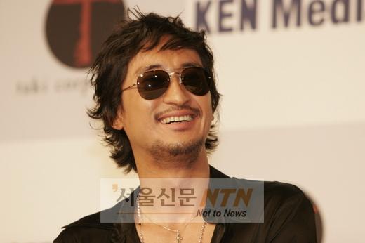 ‘피소’ 신현준-매니저 장모씨, 소속사와 연락두절
