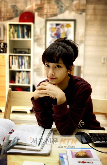 황정음, 청바지 모델 발탁…팔등신 몸매 뽐내