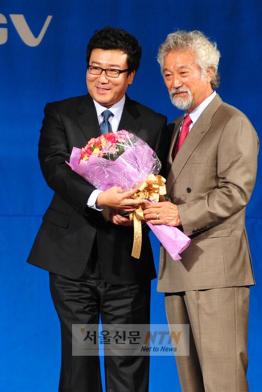 ‘해운대’ 첫 영화賞 수상…‘마더’ 부일영화상 4관왕