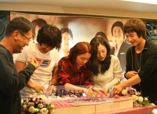 ‘아부해’ 종방연… “좋은 결실 기쁘다”