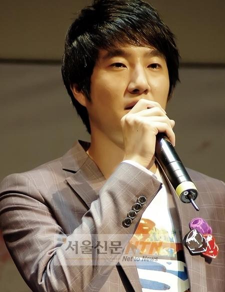 DJ투컷, 2살 연상과 결혼…15일 입대