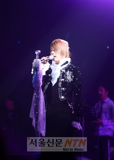 박효신 “눈 성형했다” 콘서트서 소탈한 고백