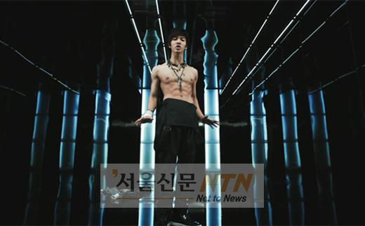 ‘비스트’ 이기광, 상반신 누드 공개 ‘화제’
