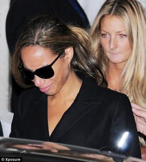 가수 리오나 루이스, 안티팬에 폭행 당해