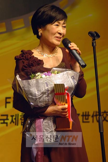 김혜자 “괴물같은 봉준호 감독, 존경한다”