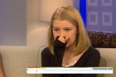 하루 1만2000번 재채기 하는 ‘희귀병’ 소녀