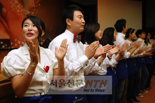 [NOW포토] 세계의 굶주린 아이들 돕기 ‘컴패션 밴드’