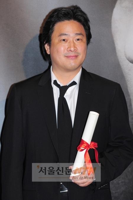 박찬욱 감독 “박쥐 불법유출 허탈하고 부끄럽다”