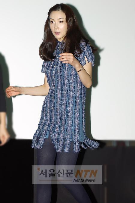 [NOW포토] 놀란표정에 최지우, 인형같은 레깅스 스타일