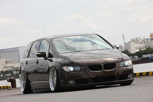 “진짜 같네”…짝퉁 BMW 미니밴 화제