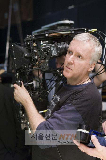 ‘아바타’ 카메론 감독, 할리우드 명예거리에