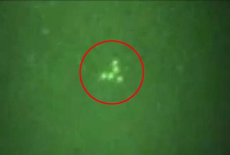아일랜드 상공에 뜬 삼각대열 UFO 정체는?
