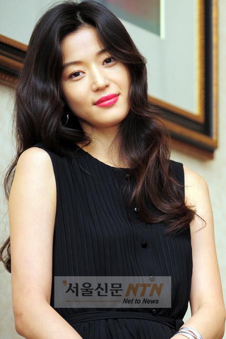 전지현 “웨인왕 작품 하차? 캐스팅도 미정인데…”