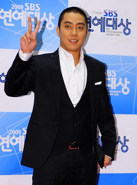 은지원, 첫사랑과 4월 결혼