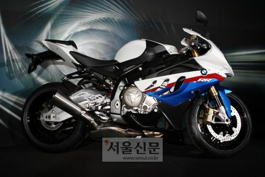 ‘슈퍼카 뺨치네!’ BMW 슈퍼바이크 출시