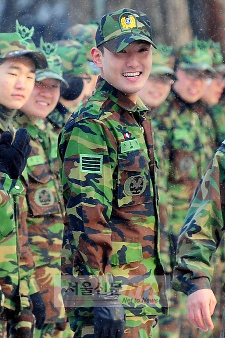 [NTN포토] 제대 강타, 눈 맞으며 ‘웃음 꽃 활짝’