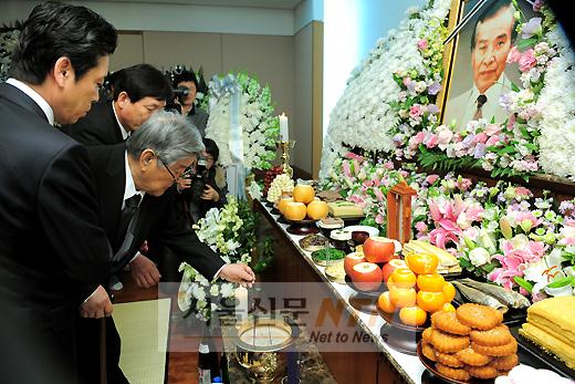 [NTN포토] 故 배삼룡 빈소 찾은 구봉서