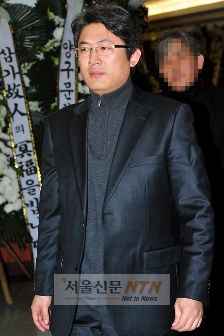 [NTN포토] 조문 온 김응석, 입굳게 다물고