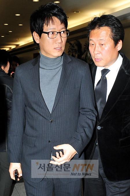 [NTN포토] 조문 마치고 나온 지석진