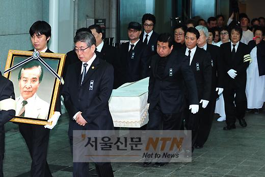 故배삼룡, 빗줄기 속 눈물의 영결식