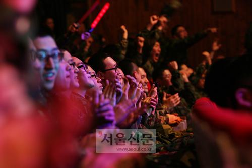 [기획특집①] “충성!” 최장수 프로그램 ‘위문열차’ 현장을 가다