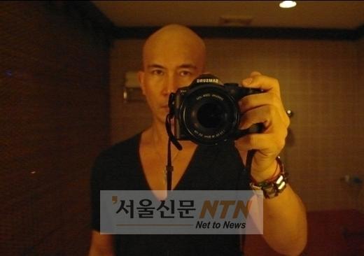 얼리어답터 구준엽, NX10으로 찍은 셀카 공개